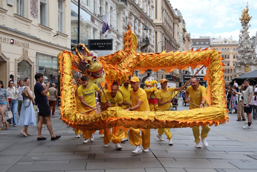 Chinesischer Drache am Graben. Foto: FDI