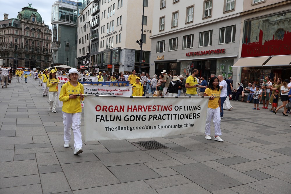 Parade durch Wiens Innenstadt. Foto: FDI